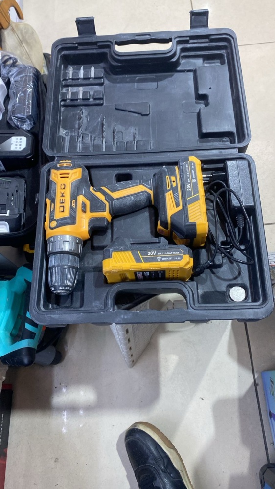 Шуруповерт DEKO