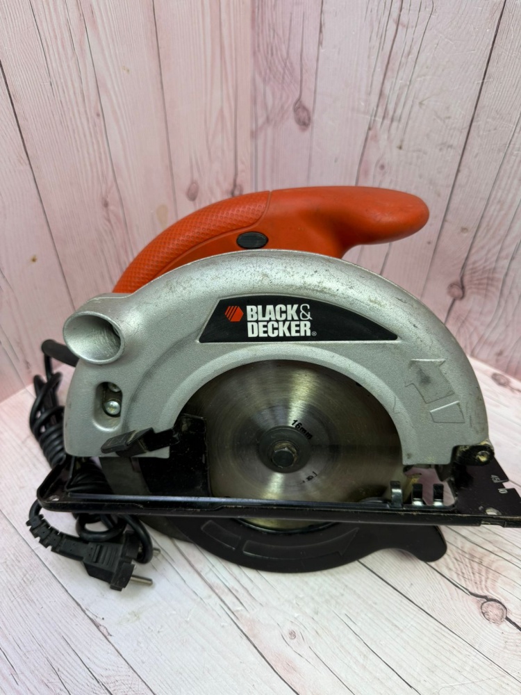 Циркулярная пила Black&Decker CD601