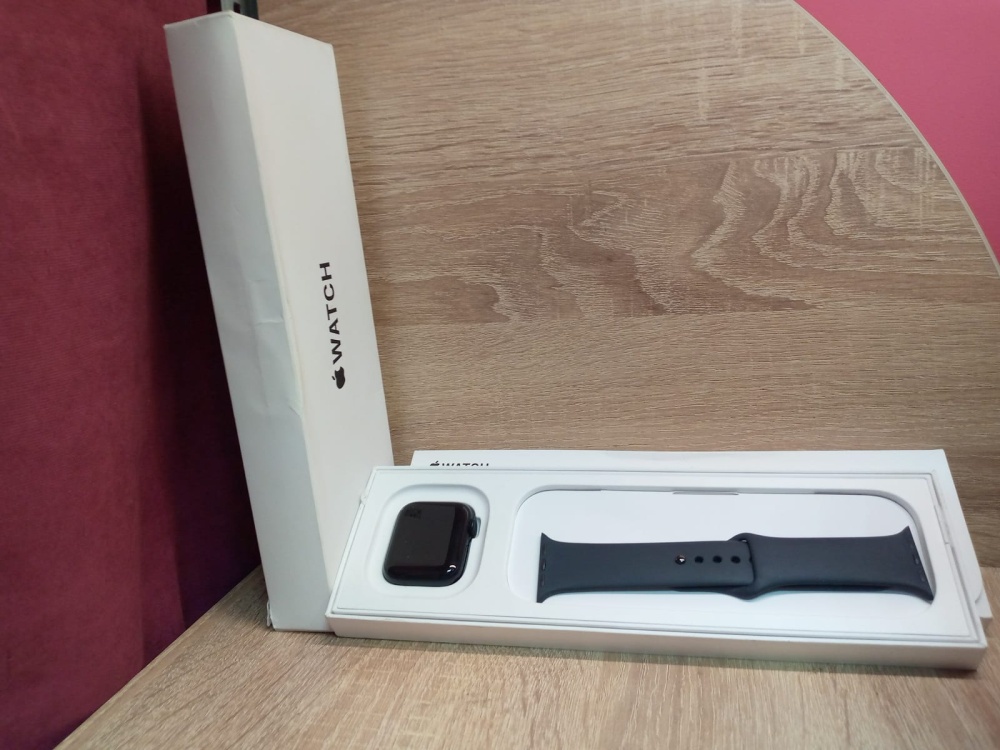 Часы Apple WATCH SE