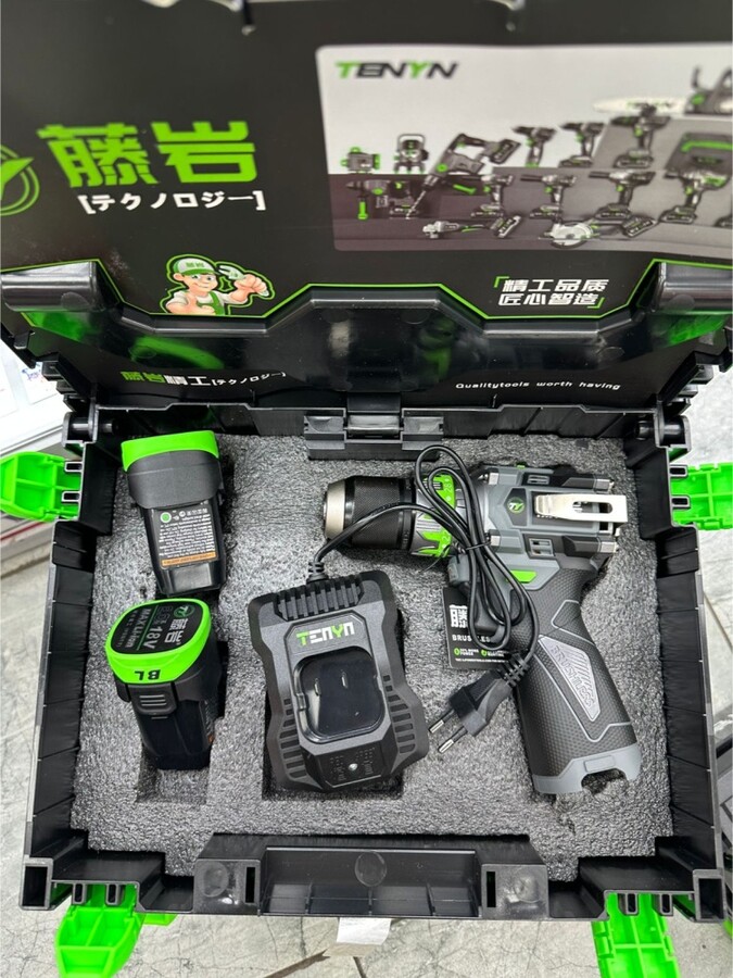 Шуруповерт TENYN 18V