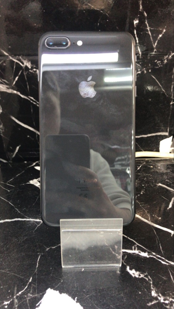 Смартфон iPhone 8+ 64 Gb