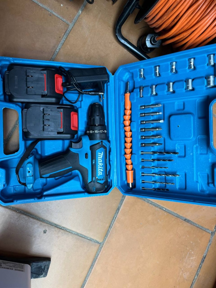 Шуруповерт MAKITA