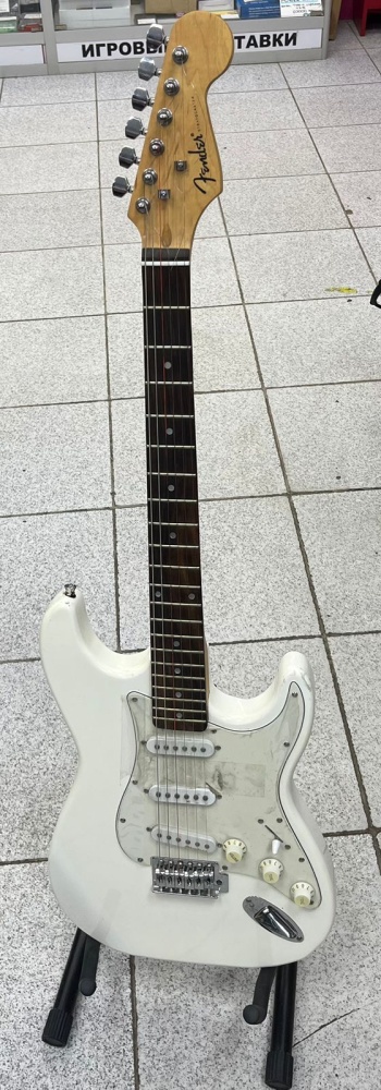 Электрогитара Fender Stratocaster