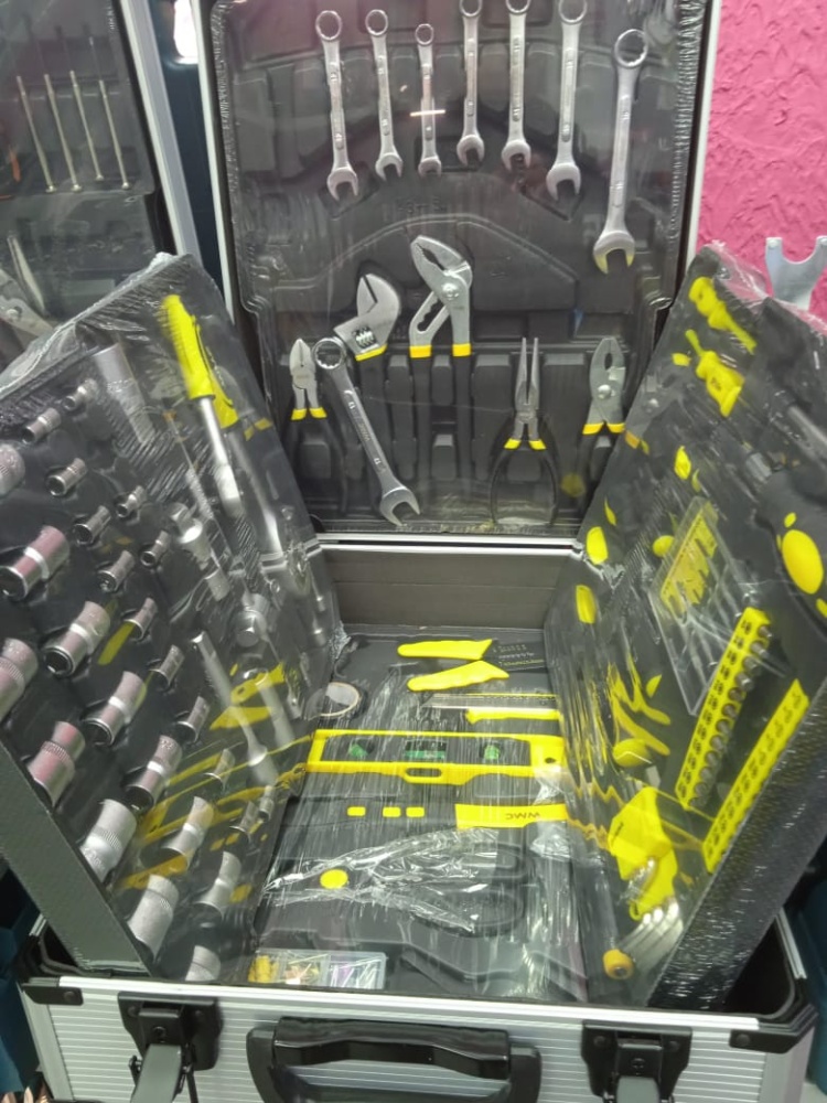 Набор инструментов /246  / предметов/4 ложемент