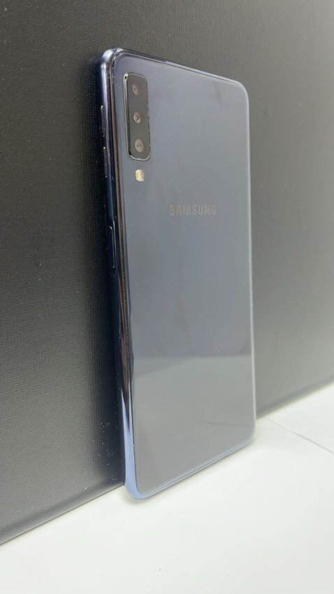 Смартфон Samsung A7 4/64
