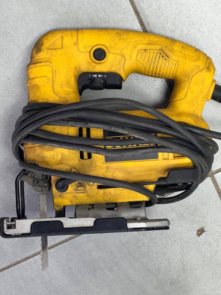 Лобзик DEWALT249