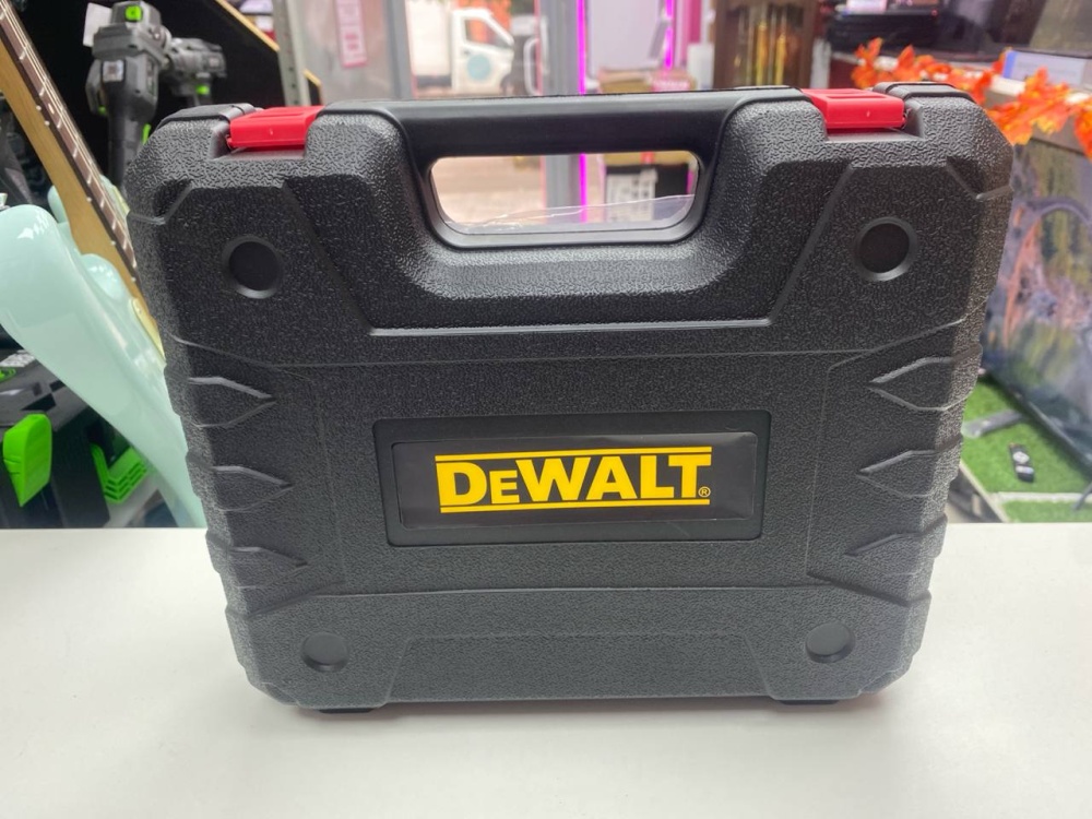 Шуруповерт Dewalt