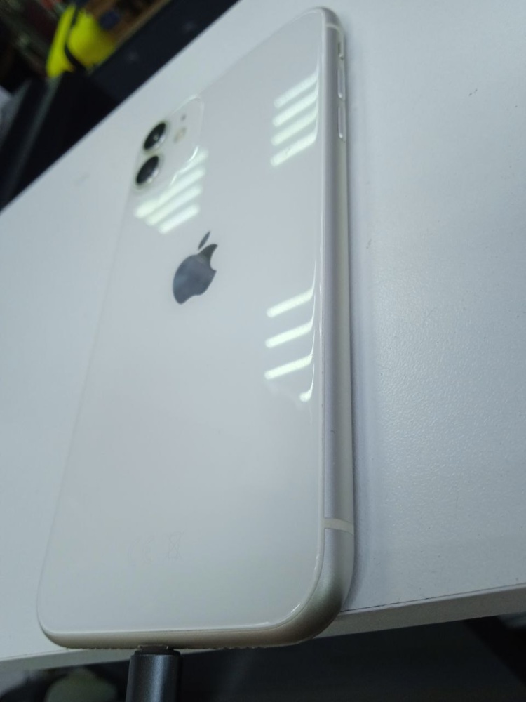 Смартфон iPhone 11 128 Gb акб 72