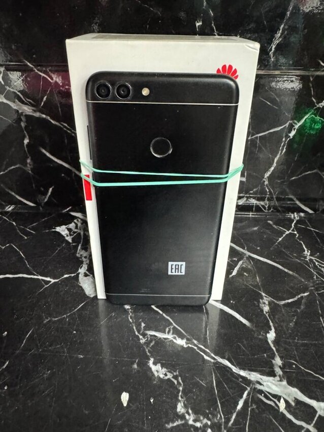 Смартфон Huawei P Smart