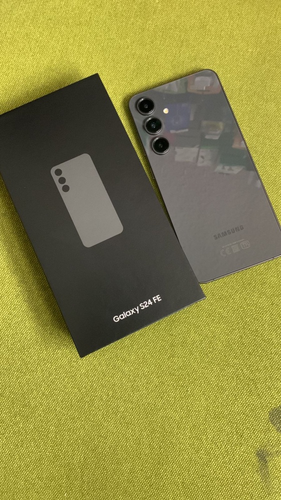 Смартфон Samsung S24 FE 8/256