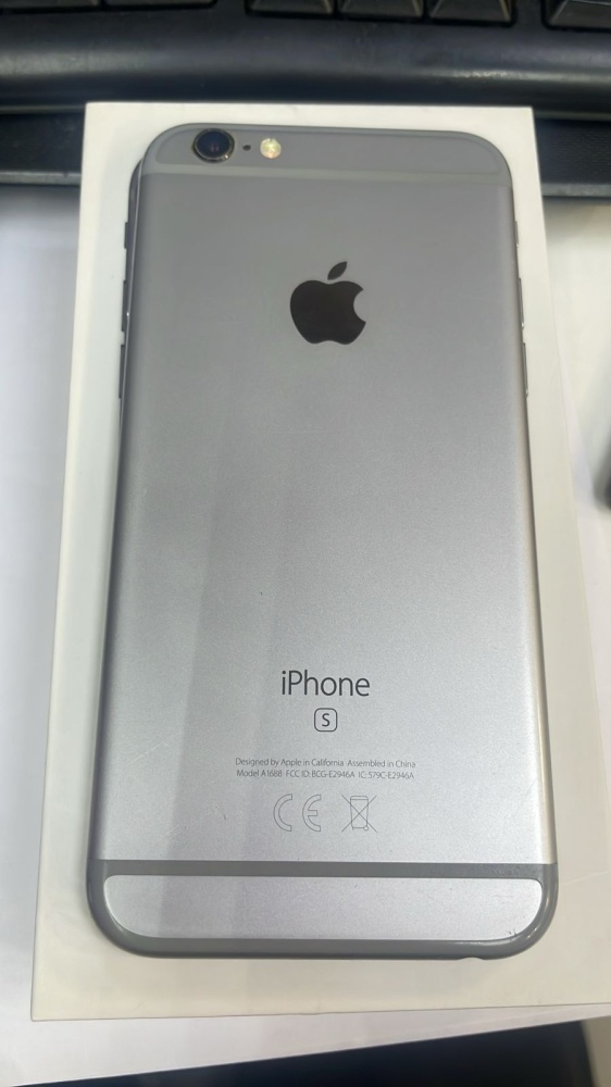 Смартфон iPhone 6S