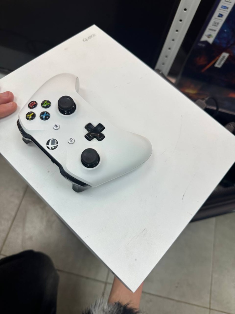 Игровая приставка XBOX ONE X