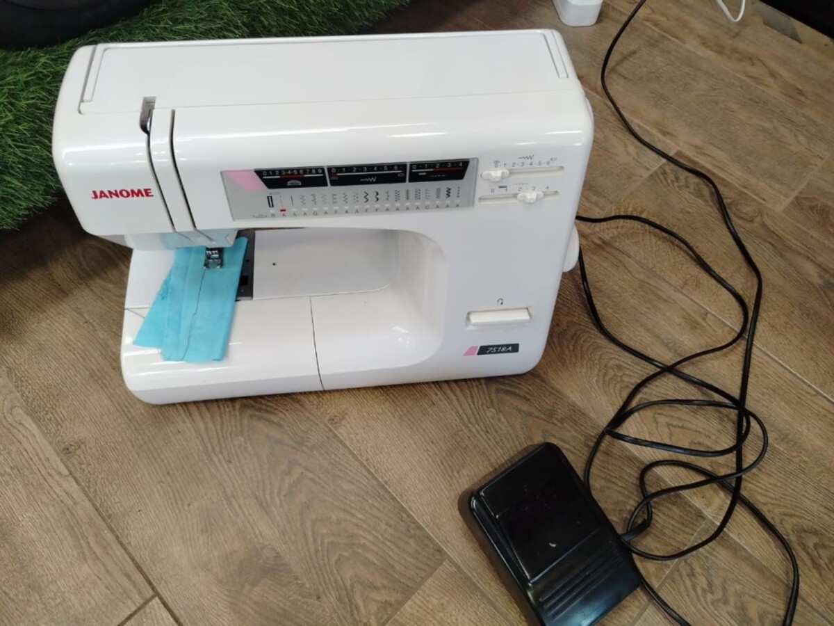 Машинка швейная JANOM 7518A