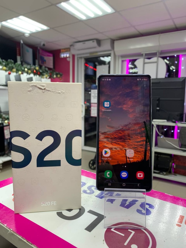 Смартфон Samsung S20 FE 6/128gb