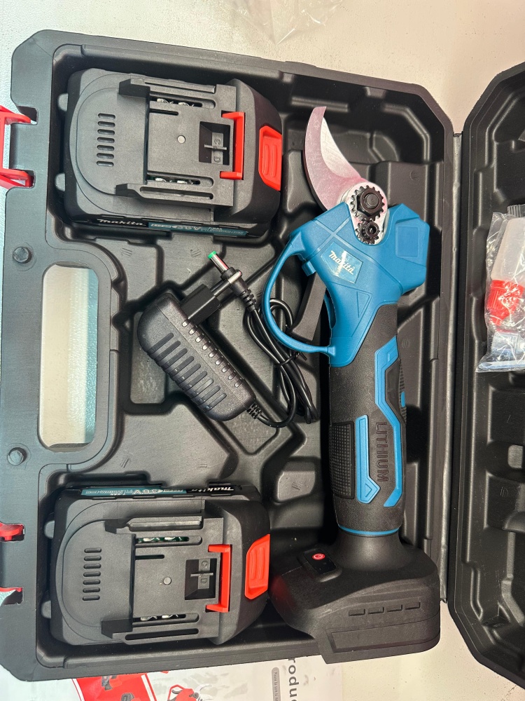 Садовый измельчитель сикатор  MAKITA