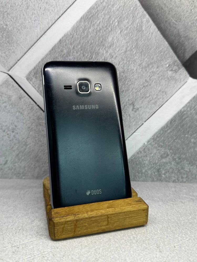 Смартфон Samsung J1 2016