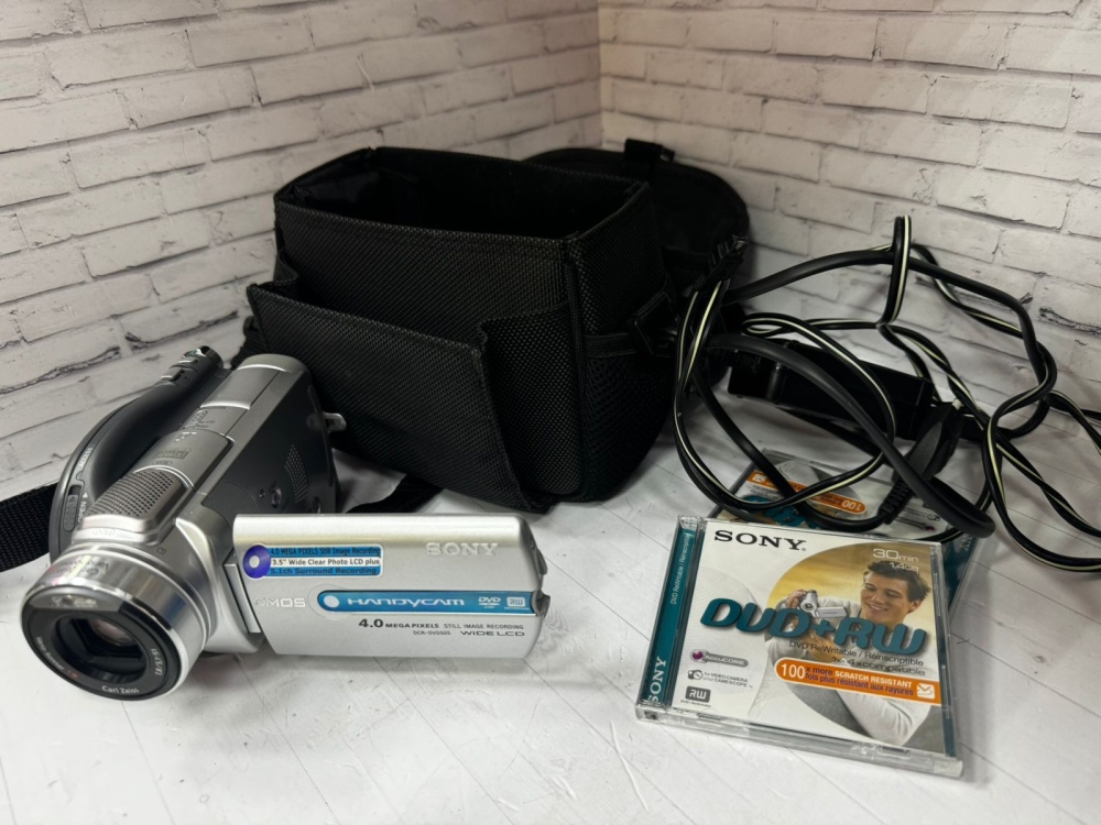 Видеокамера Sony DCR-DVD505E