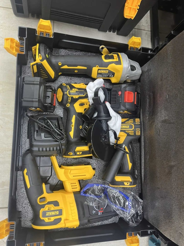 Набор инструментов 4в1