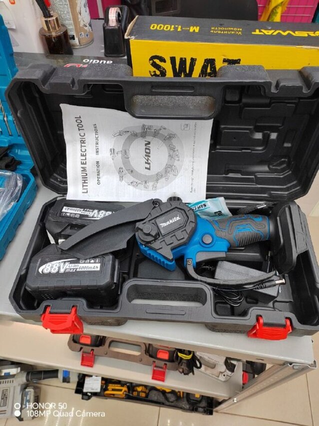 Цепная электропила Makita