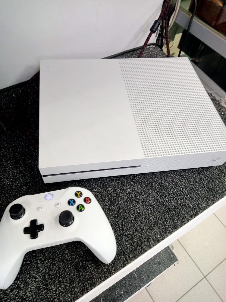 Игровая приставка XBOX ONE S