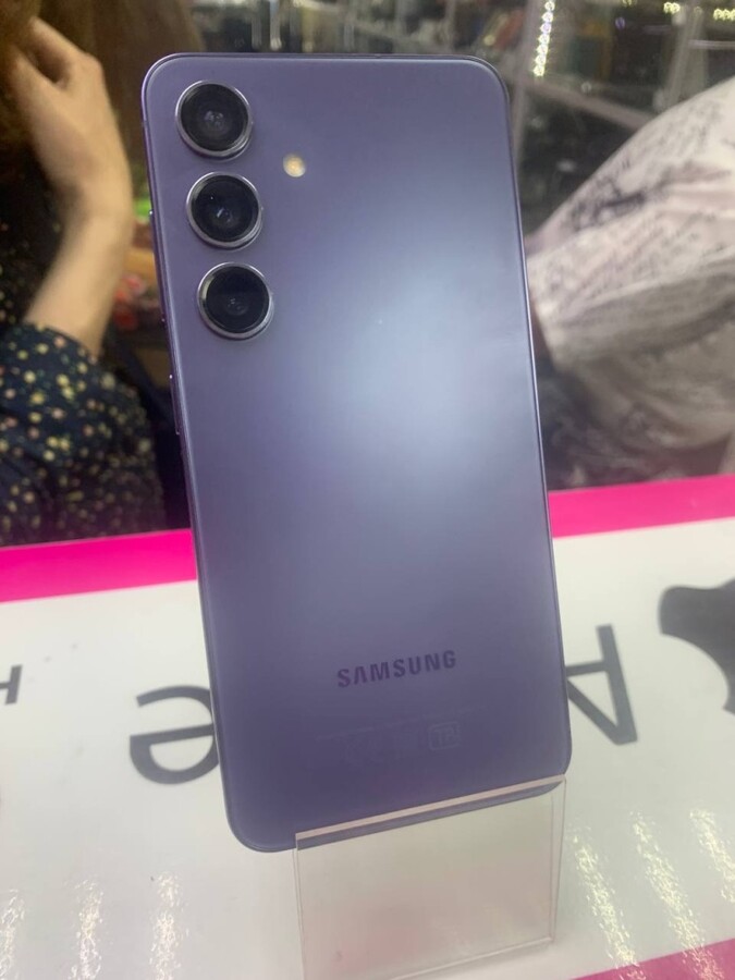 Смартфон Samsung S24 8/256
