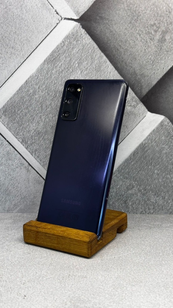 Смартфон Samsung S20 FE 8/128