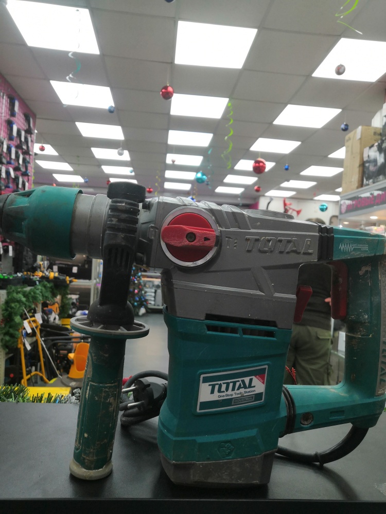 Перфоратор total 18366