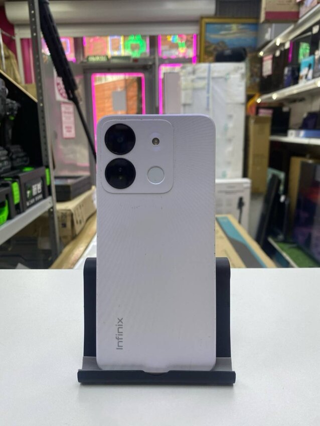 Мобильный телефон Infinix Smart7 64hd