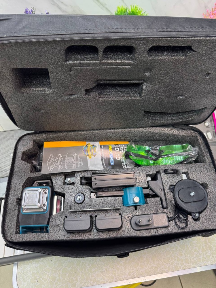 Уровень Makita Лазерный