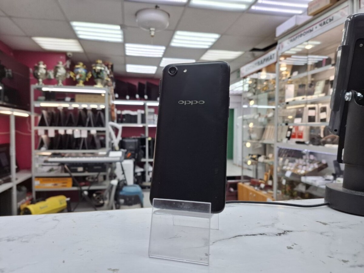 Смартфон Oppo A83