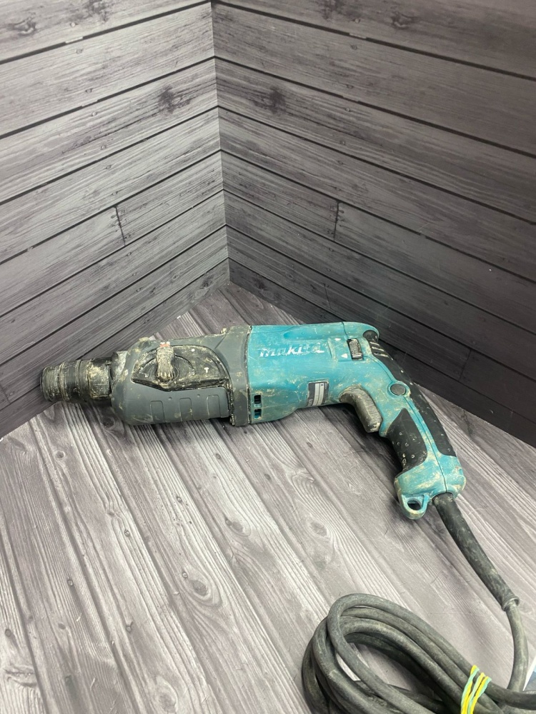 Перфоратор Makita HR2470