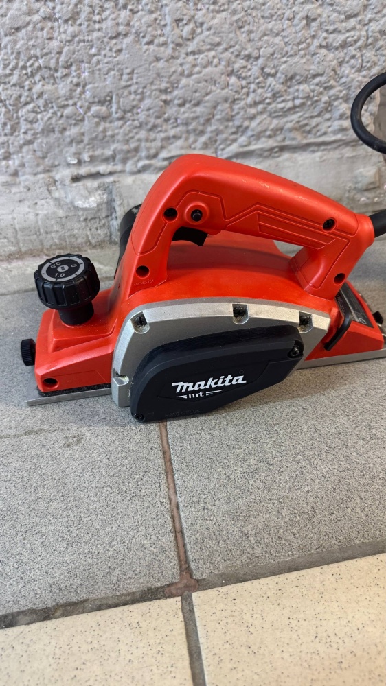Рубанок makita m1902