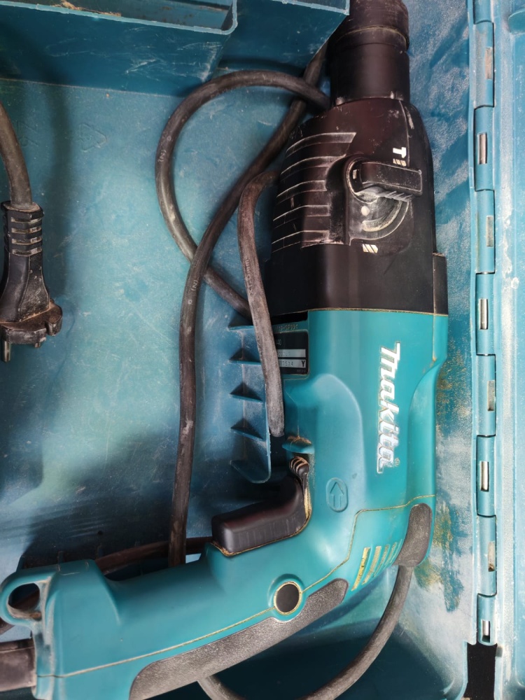 Перфоратор Makita HR2440