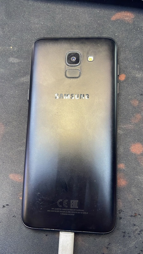 Смартфон Samsung J6 2017