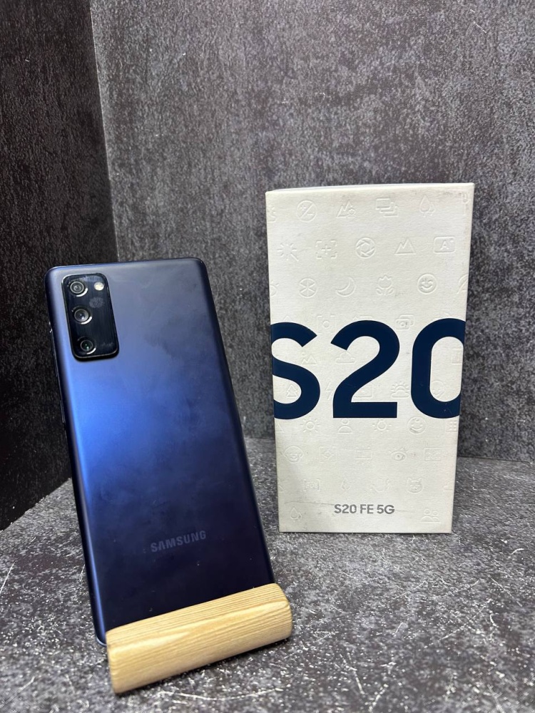Смартфон Samsung S20 FE 6/128