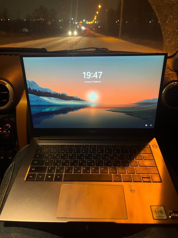 Ноутбук Huawei ryzen 7 2.3x4/8/500gb