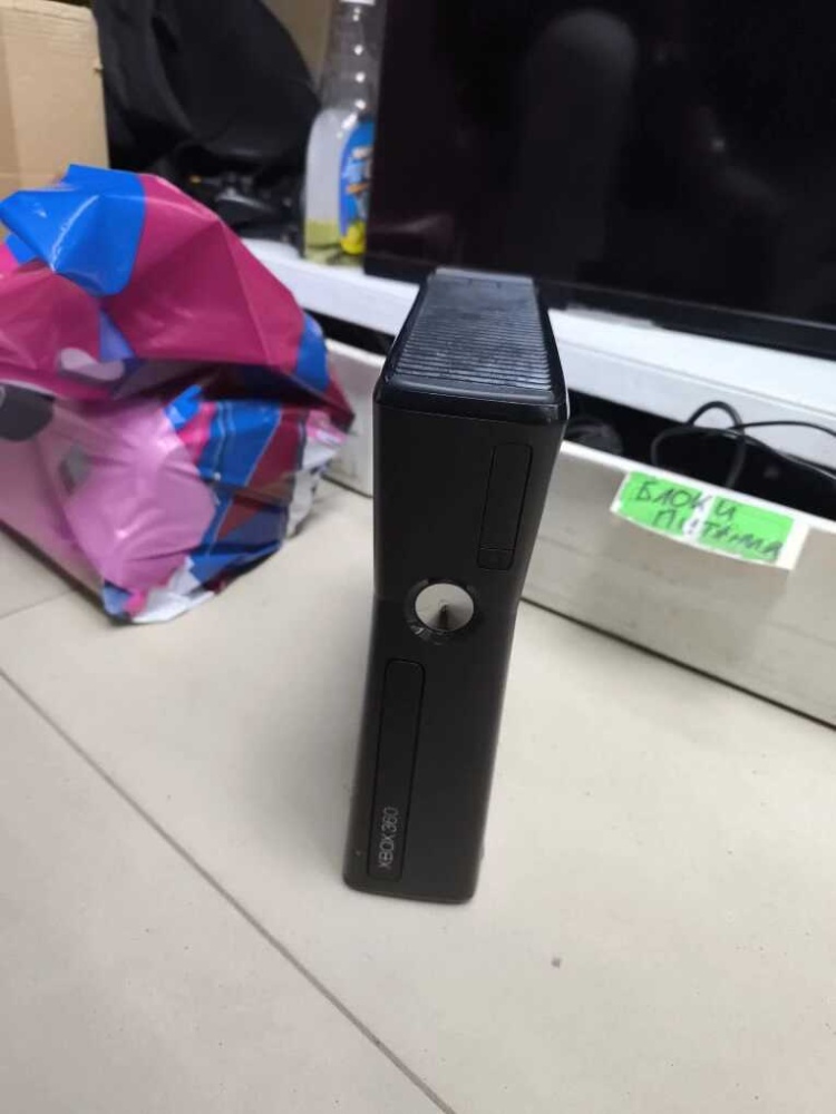 Игровая приставка XBOX 360