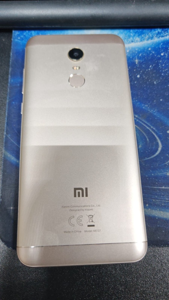 Смартфон Xiaomi Redmi 5+