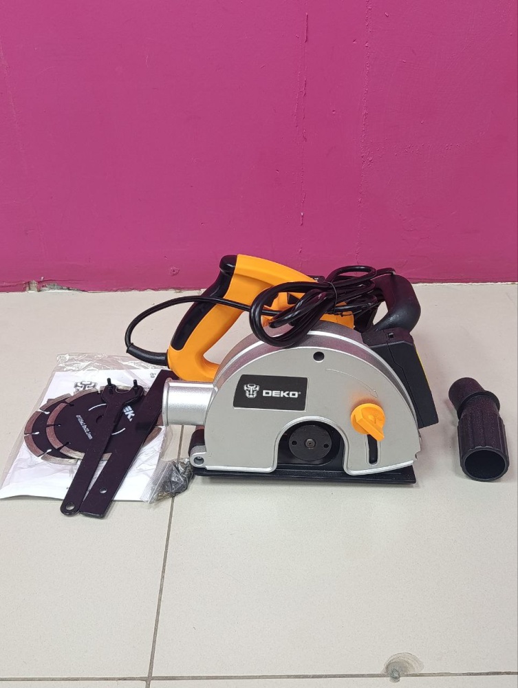 Штроборез DEKO DKWC1800