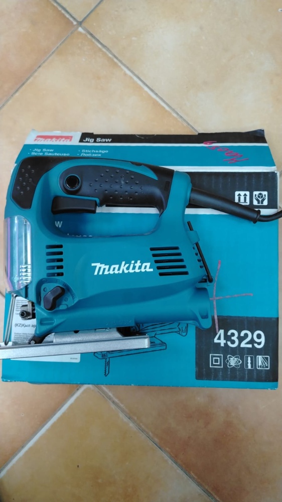 Лобзик Makitta 4329