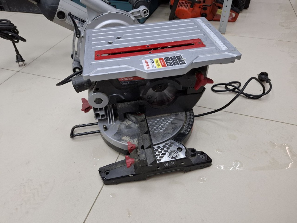 Торцовочная пила Зубр