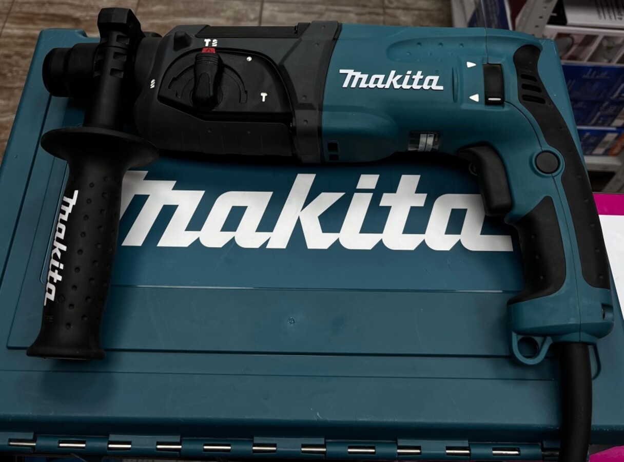 Перфоратор Makita HR2470