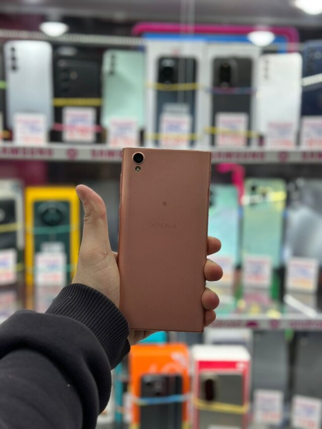 Мобильный телефон Sony xperia