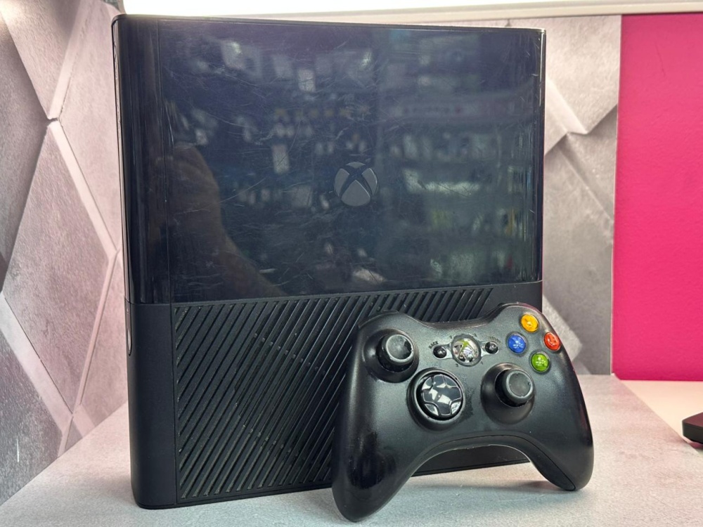 Игровая приставка XBOX 360