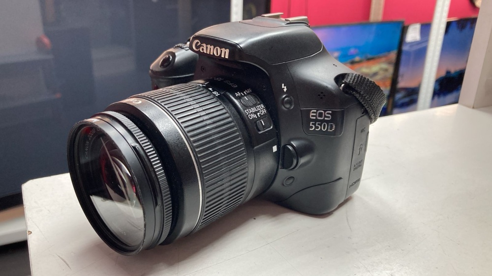 Фотоаппарат Canon EOS 550D