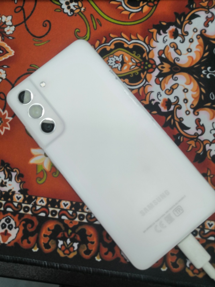 Смартфон Samsung S21 FE