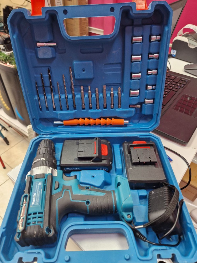 Шуруповерт Makita