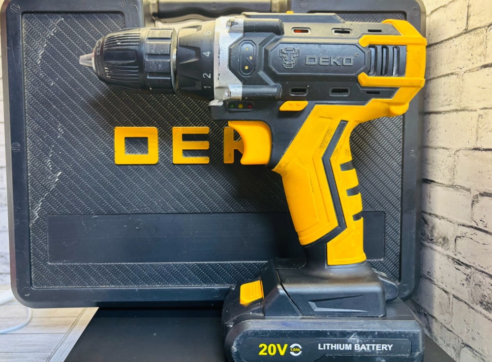 Шуруповерт DEKO 20V