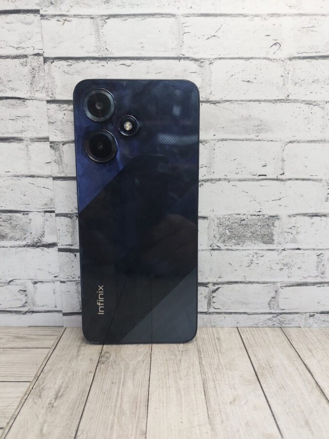 Мобильный телефон Infinix НОТ 30 PLAY 8/128