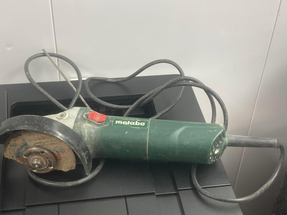 Болгарка Metabo